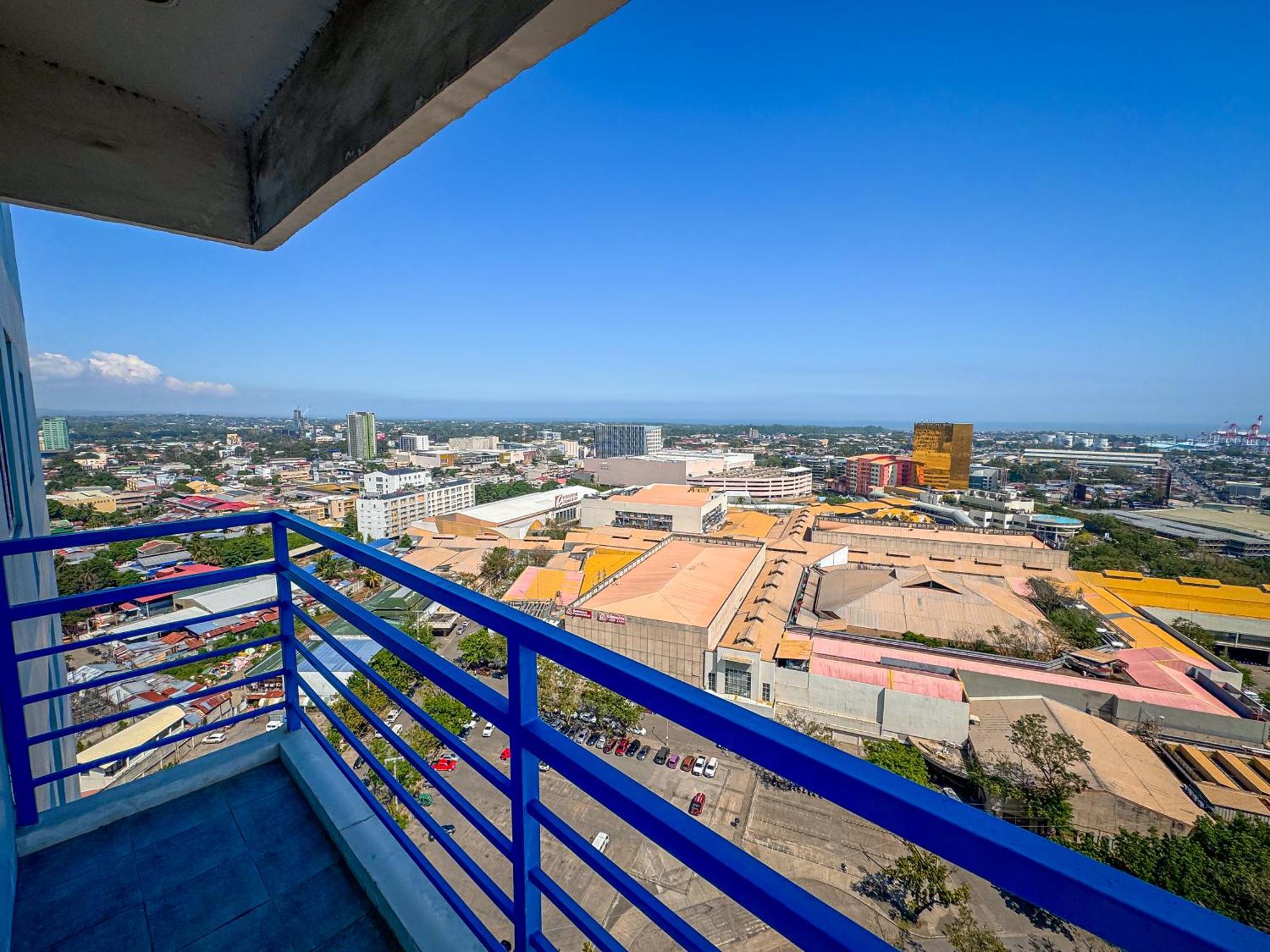 Apartmán The Loop 2Br Fully Furnished Corner Unit W Balcony Cagayan de Oro Exteriér fotografie